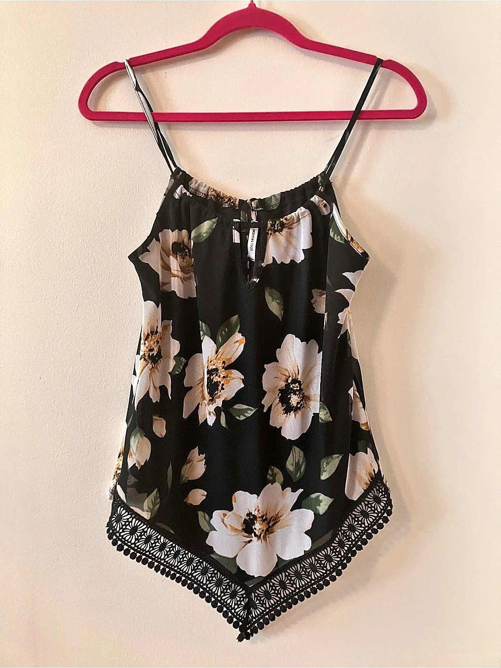 Edel fashion Floral Lace-Hem Camisole in Black & White